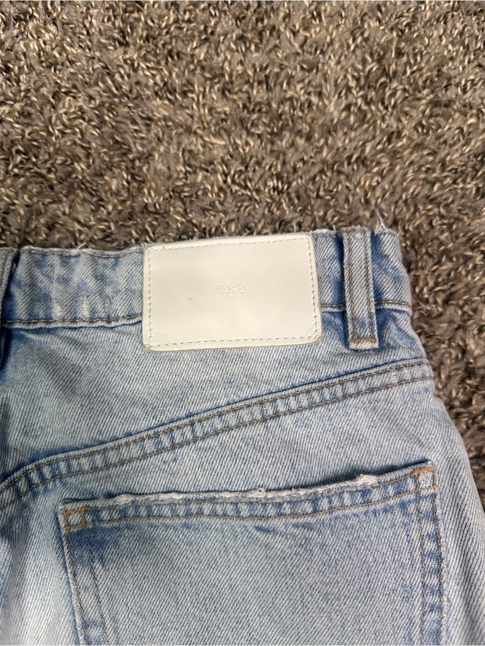 Zara High-Waisted Light Wash Straight Leg Jeans - Size 6 / 38 - Picture 4 of 4